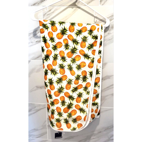 Festive Pineapple Print Indoor Outdoor Tablecloth 50x60" Machine Washable NWT - Picture 5 of 5